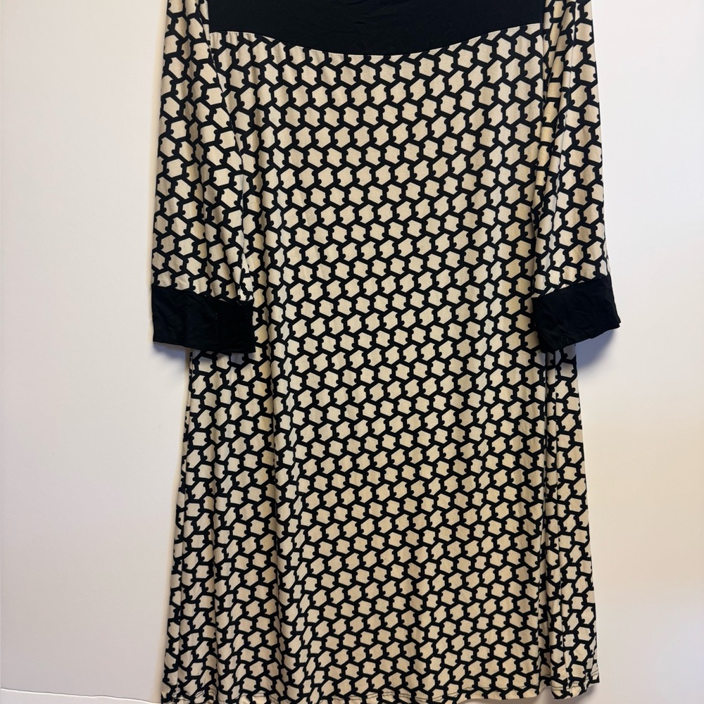 Gilli Black and Cream Geometric‎ Dress